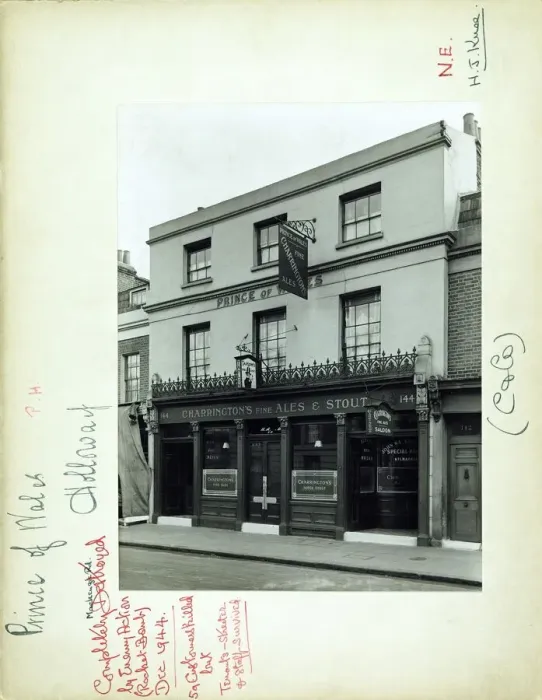 Framed Print : Photograph of Prince Of Wales PH, Holloway, London Framed Print : Photograph of Prince Of Wales PH, Holloway, London