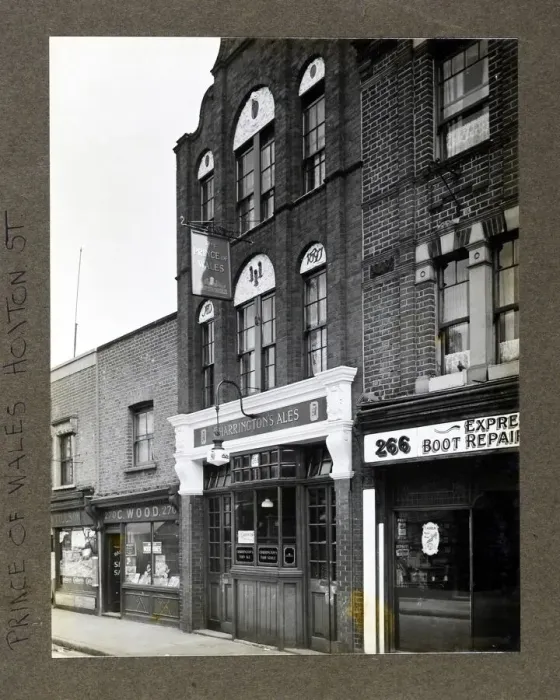 Framed Print : Photograph of Prince Of Wales PH, Hoxton Street, London Framed Print : Photograph of Prince Of Wales PH, Hoxton Street, London