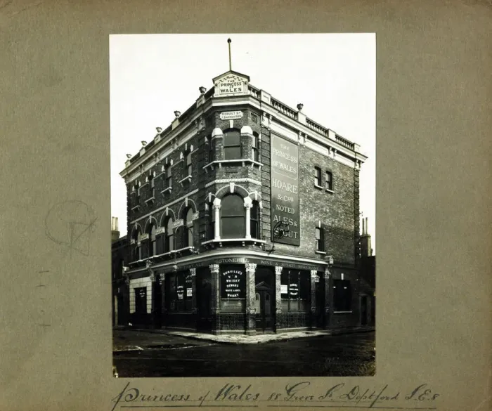 Framed Print : Photograph of Princess Of Wales PH, Deptford, London Framed Print : Photograph of Princess Of Wales PH, Deptford, London