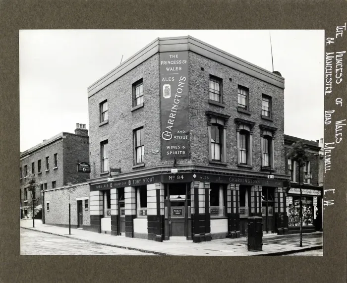 Framed Print : Photograph of Princess Of Wales PH, Millwall, London Framed Print : Photograph of Princess Of Wales PH, Millwall, London