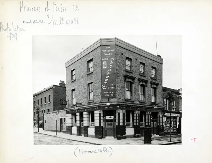 Framed Print : Photograph of Princess Of Wales PH, Millwall, London Framed Print : Photograph of Princess Of Wales PH, Millwall, London