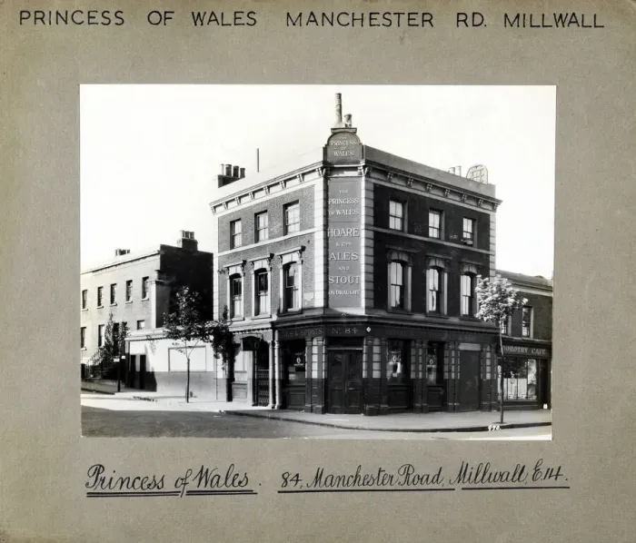 Framed Print : Photograph of Princess Of Wales PH, Millwall, London Framed Print : Photograph of Princess Of Wales PH, Millwall, London