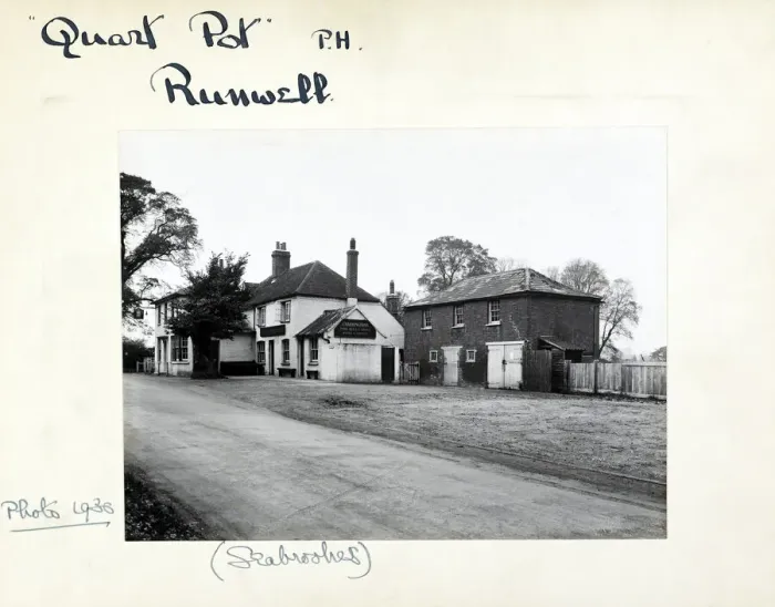 Framed Print : Photograph of Quart Pot PH, Runwell, Essex Framed Print : Photograph of Quart Pot PH, Runwell, Essex