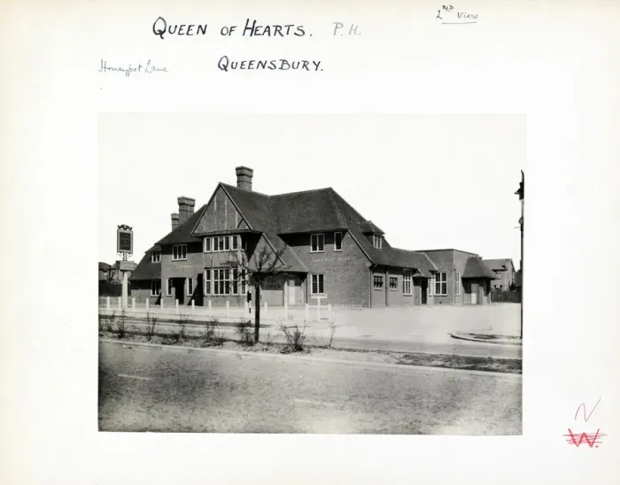 Framed Print : Photograph of Queen Of Hearts PH, Queensbury, Greater London Framed Print : Photograph of Queen Of Hearts PH, Queensbury, Greater London