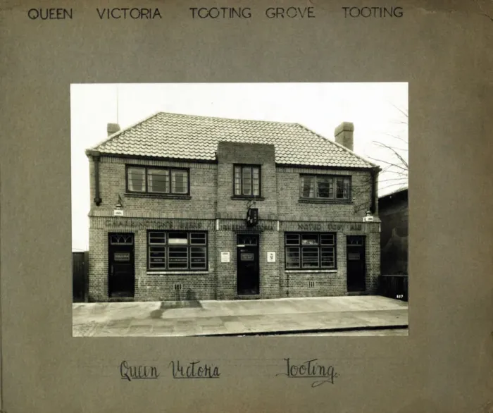 Framed Print : Photograph of Queen Victoria PH, Tooting, London Framed Print : Photograph of Queen Victoria PH, Tooting, London