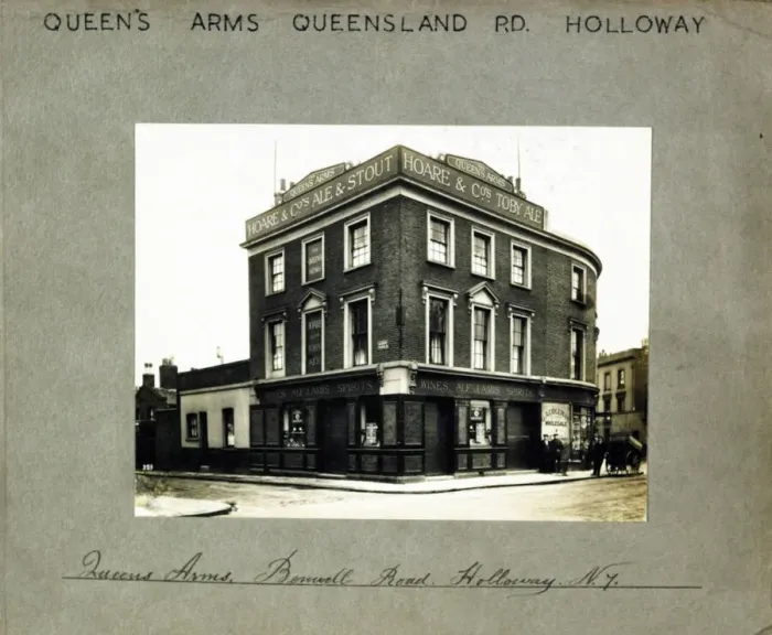 Framed Print : Photograph of Queens Arms, Holloway, London Framed Print : Photograph of Queens Arms, Holloway, London