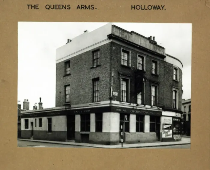 Framed Print : Photograph of Queens Arms, Holloway, London Framed Print : Photograph of Queens Arms, Holloway, London