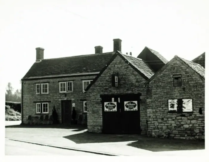 Framed Print : Photograph of Queens Arms Inn, Shepton Mallet, Somerset Framed Print : Photograph of Queens Arms Inn, Shepton Mallet, Somerset