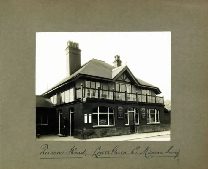 Framed Print : Photograph of Queens Head PH, East Mitcham, Surrey Framed Print : Photograph of Queens Head PH, East Mitcham, Surrey
