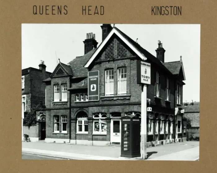 Framed Print : Photograph of Queens Head PH, Kingston On Thames, Surrey Framed Print : Photograph of Queens Head PH, Kingston On Thames, Surrey