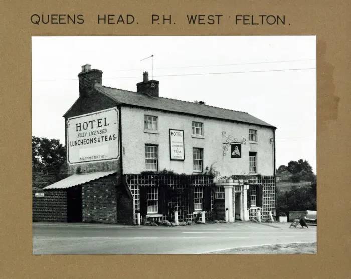 Framed Print : Photograph of Queens Head PH, Oswestry, Shropshire Framed Print : Photograph of Queens Head PH, Oswestry, Shropshire