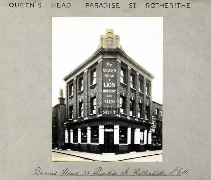 Framed Print : Photograph of Queens Head PH, Rotherhithe, London Framed Print : Photograph of Queens Head PH, Rotherhithe, London