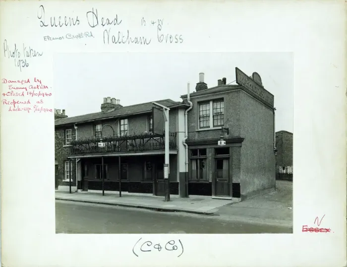 Framed Print : Photograph of Queens Head PH, Waltham Cross, Greater London Framed Print : Photograph of Queens Head PH, Waltham Cross, Greater London