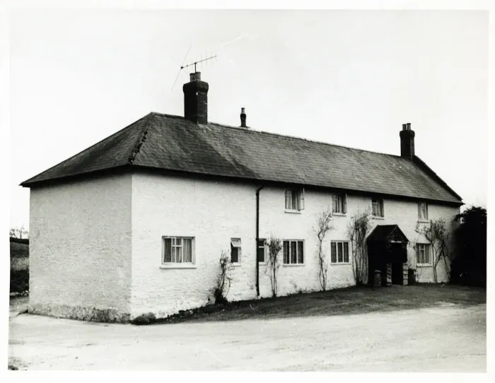 Framed Print : Photograph of Quiet Woman Inn, Yeovil, Somerset Framed Print : Photograph of Quiet Woman Inn, Yeovil, Somerset