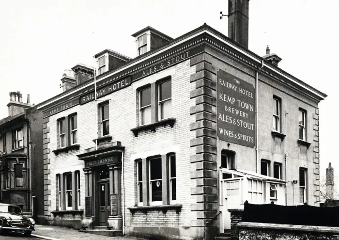 Framed Print : Photograph of Railway Hotel, Brighton, Sussex Framed Print : Photograph of Railway Hotel, Brighton, Sussex