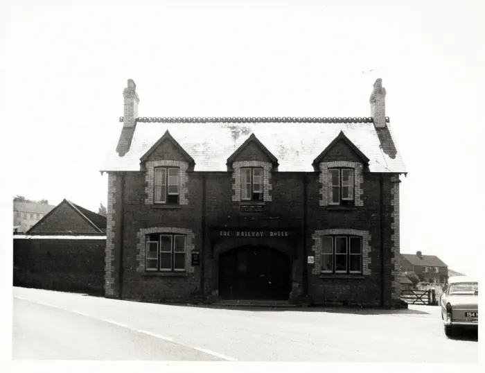 Framed Print : Photograph of Railway Hotel, Cole, Somerset Framed Print : Photograph of Railway Hotel, Cole, Somerset
