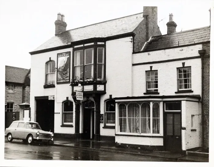 Framed Print : Photograph of Railway Hotel, Glastonbury, Somerset Framed Print : Photograph of Railway Hotel, Glastonbury, Somerset
