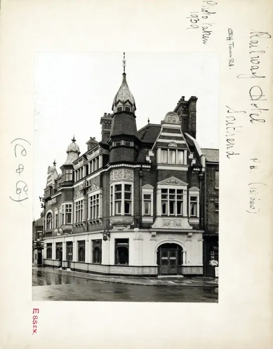 Framed Print : Photograph of Railway Hotel, Southend, Essex Framed Print : Photograph of Railway Hotel, Southend, Essex