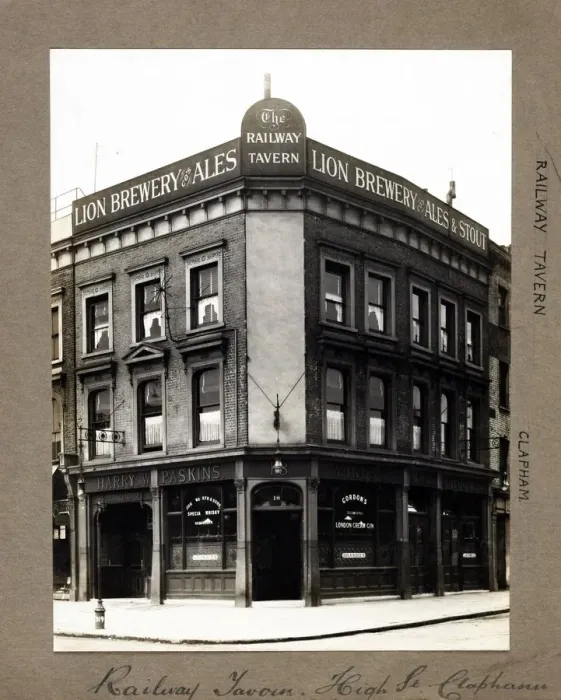 Framed Print : Photograph of Railway Tavern, Clapham, London Framed Print : Photograph of Railway Tavern, Clapham, London