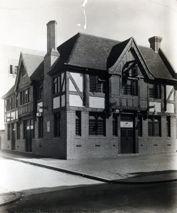 Framed Print : Photograph of Railway Tavern, Crouch End, London Framed Print : Photograph of Railway Tavern, Crouch End, London