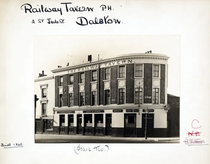 Framed Print : Photograph of Railway Tavern, Dalston, London Framed Print : Photograph of Railway Tavern, Dalston, London