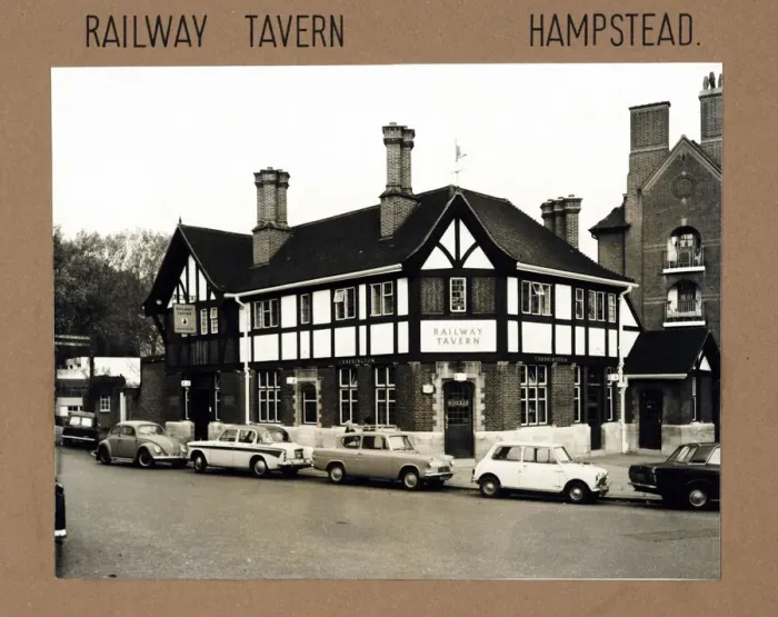 Framed Print : Photograph of Railway Tavern, Hampstead, London Framed Print : Photograph of Railway Tavern, Hampstead, London