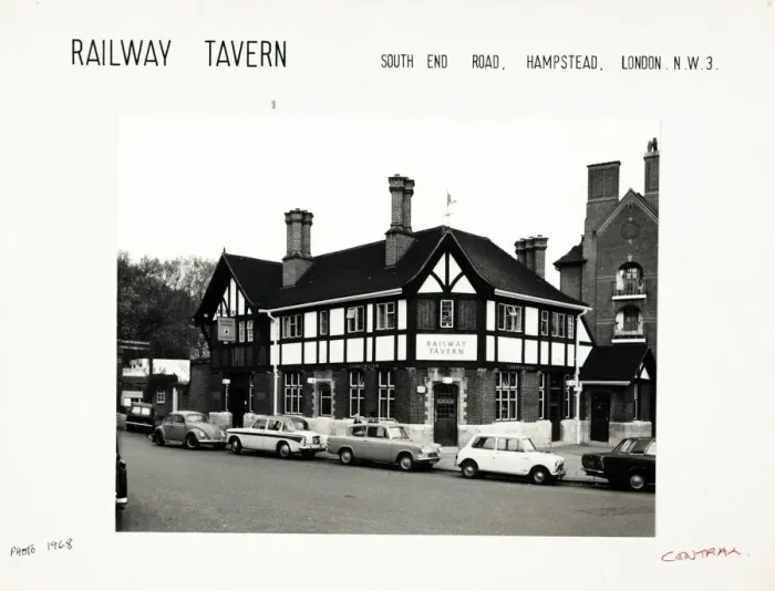 Framed Print : Photograph of Railway Tavern, Hampstead, London Framed Print : Photograph of Railway Tavern, Hampstead, London