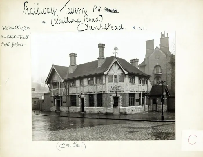 Framed Print : Photograph of Railway Tavern, Hampstead, London Framed Print : Photograph of Railway Tavern, Hampstead, London