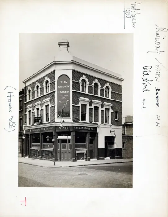 Framed Print : Photograph of Railway Tavern, Old Ford, London Framed Print : Photograph of Railway Tavern, Old Ford, London