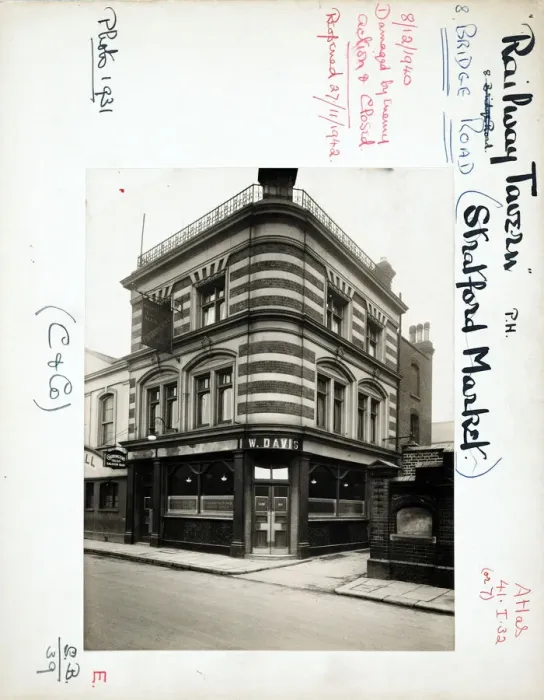 Framed Print : Photograph of Railway Tavern, Stratford Market, London Framed Print : Photograph of Railway Tavern, Stratford Market, London