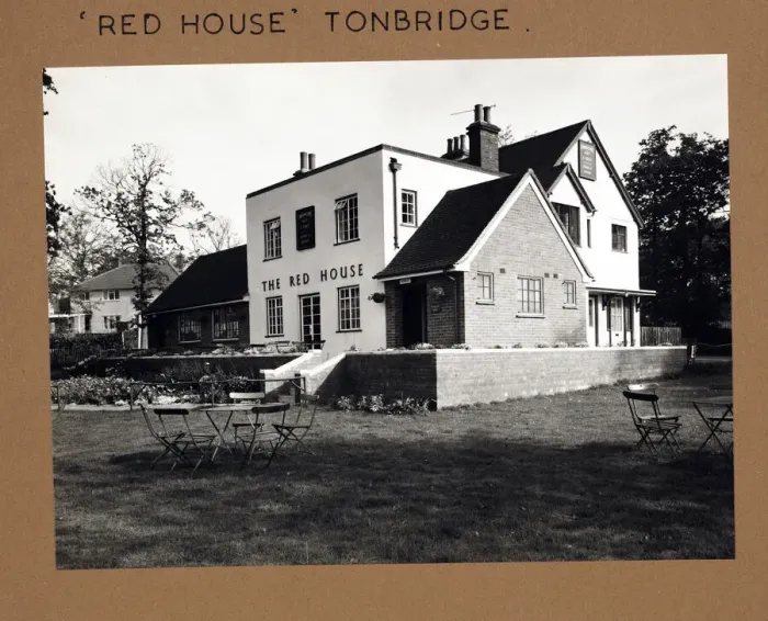 Framed Print : Photograph of Red House PH, Tonbridge, Kent Framed Print : Photograph of Red House PH, Tonbridge, Kent