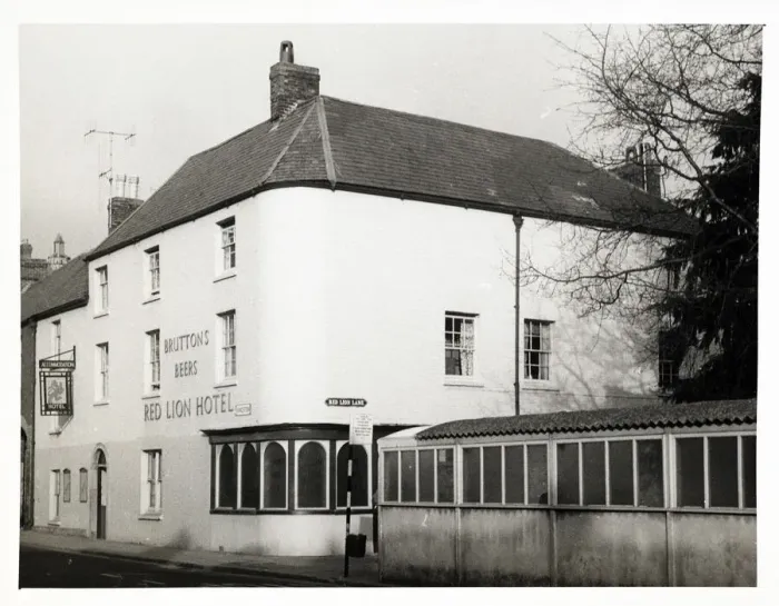 Framed Print : Photograph of Red Lion Hotel, Yeovil, Somerset Framed Print : Photograph of Red Lion Hotel, Yeovil, Somerset