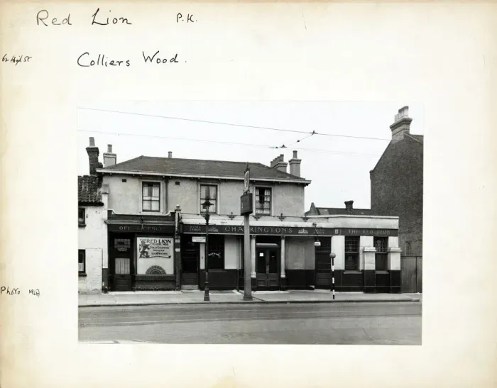 Framed Print : Photograph of Red Lion PH, Colliers Wood, London Framed Print : Photograph of Red Lion PH, Colliers Wood, London