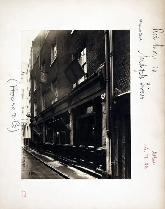 Framed Print : Photograph of Red Lion PH, Ludgate Circus, London Framed Print : Photograph of Red Lion PH, Ludgate Circus, London