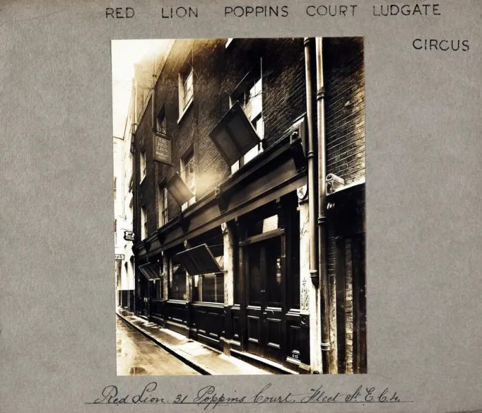 Framed Print : Photograph of Red Lion PH, Ludgate Circus, London Framed Print : Photograph of Red Lion PH, Ludgate Circus, London