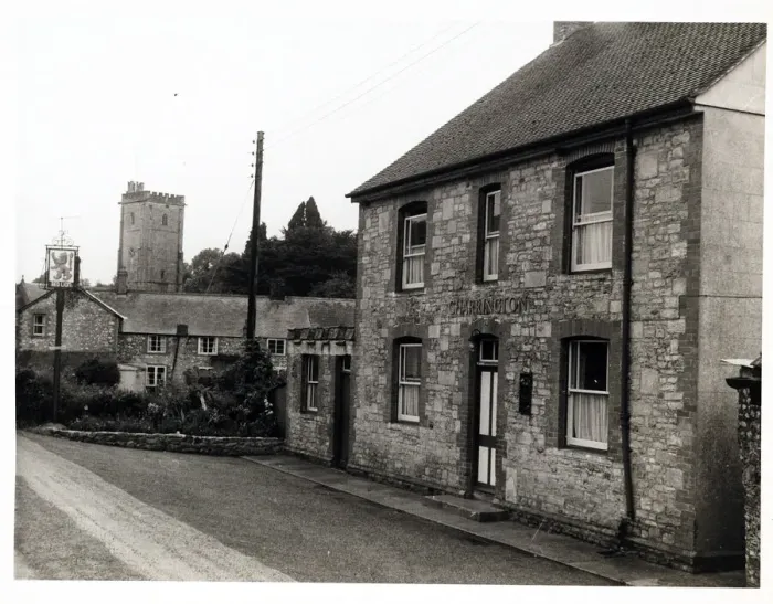 Framed Print : Photograph of Red Lion PH, Membury, Devon Framed Print : Photograph of Red Lion PH, Membury, Devon
