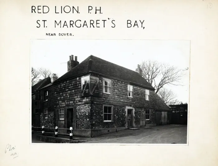 Framed Print : Photograph of Red Lion PH, St Margarets Bay, Kent Framed Print : Photograph of Red Lion PH, St Margarets Bay, Kent