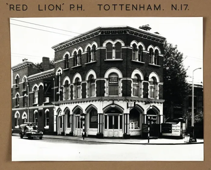 Framed Print : Photograph of Red Lion PH, Tottenham, London Framed Print : Photograph of Red Lion PH, Tottenham, London