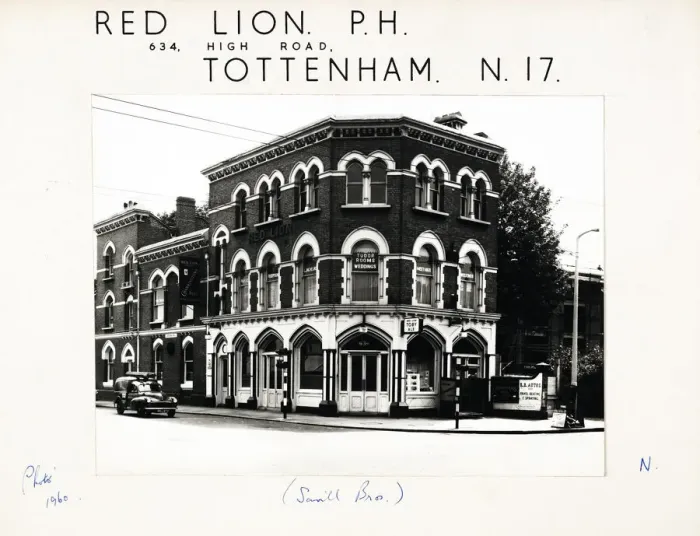 Framed Print : Photograph of Red Lion PH, Tottenham, London Framed Print : Photograph of Red Lion PH, Tottenham, London