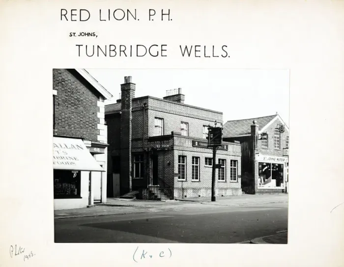 Framed Print : Photograph of Red Lion PH, Tunbridge Wells, Kent Framed Print : Photograph of Red Lion PH, Tunbridge Wells, Kent