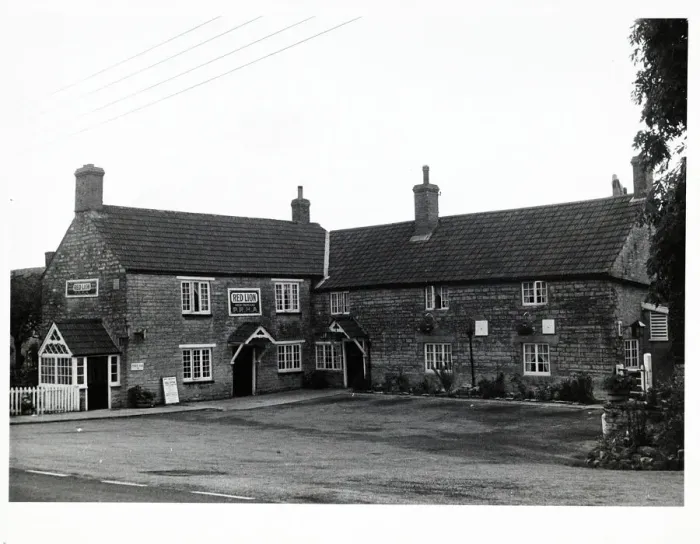 Framed Print : Photograph of Red Lion PH, West Pennard, Somerset Framed Print : Photograph of Red Lion PH, West Pennard, Somerset