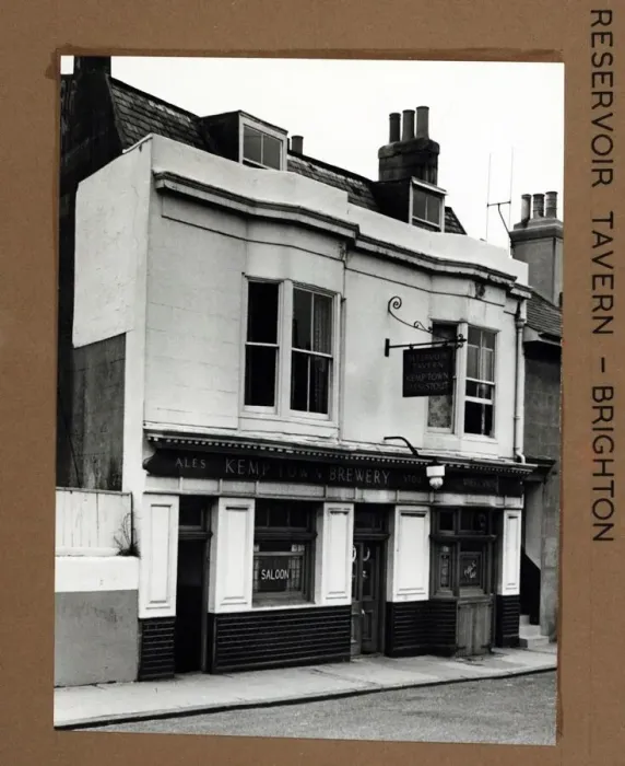 Framed Print : Photograph of Reservoir Tavern, Brighton, Sussex Framed Print : Photograph of Reservoir Tavern, Brighton, Sussex
