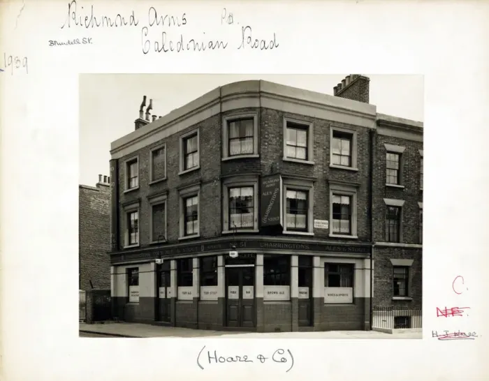 Framed Print : Photograph of Richmond Arms, Caledonian Road, London Framed Print : Photograph of Richmond Arms, Caledonian Road, London