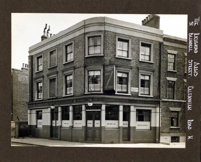 Framed Print : Photograph of Richmond Arms, Caledonian Road, London Framed Print : Photograph of Richmond Arms, Caledonian Road, London