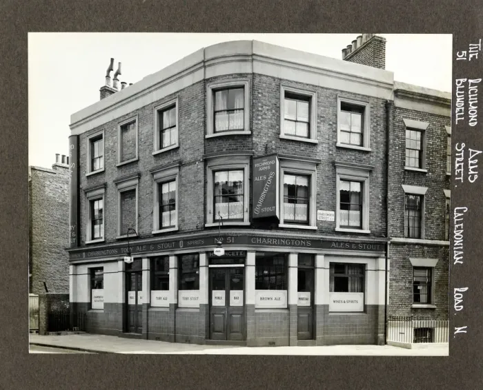 Framed Print : Photograph of Richmond Arms, Caledonian Road, London Framed Print : Photograph of Richmond Arms, Caledonian Road, London