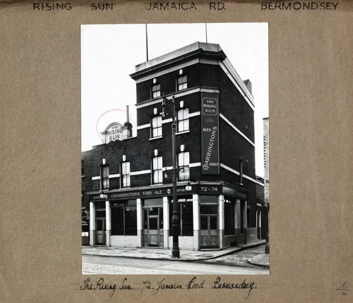 Framed Print : Photograph of Rising Sun PH, Bermondsey, London Framed Print : Photograph of Rising Sun PH, Bermondsey, London