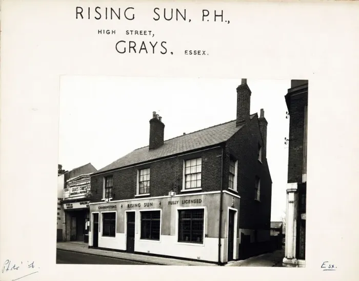Framed Print : Photograph of Rising Sun PH, Grays, Essex Framed Print : Photograph of Rising Sun PH, Grays, Essex