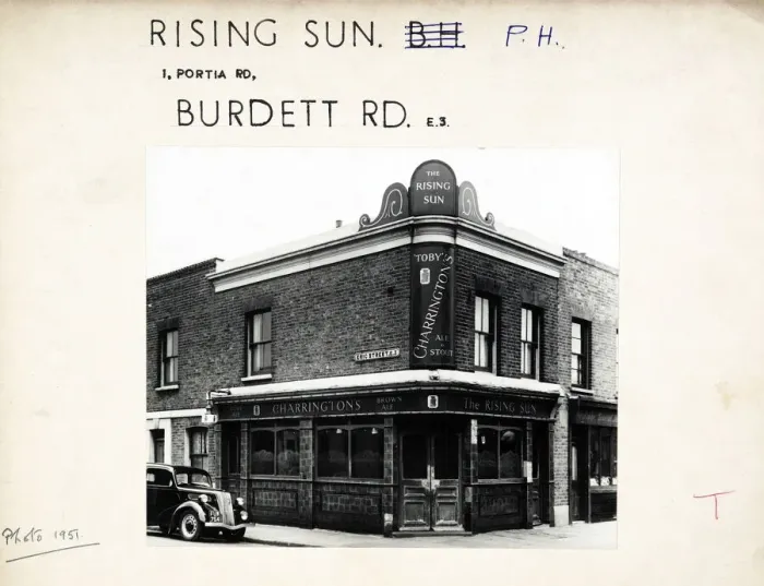 Framed Print : Photograph of Rising Sun PH, Mile End, London Framed Print : Photograph of Rising Sun PH, Mile End, London