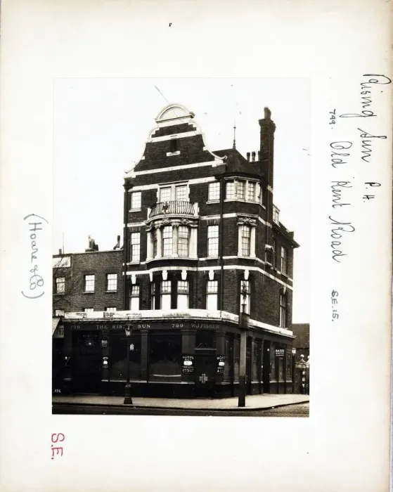 Framed Print : Photograph of Rising Sun PH, Old Kent Road, London Framed Print : Photograph of Rising Sun PH, Old Kent Road, London