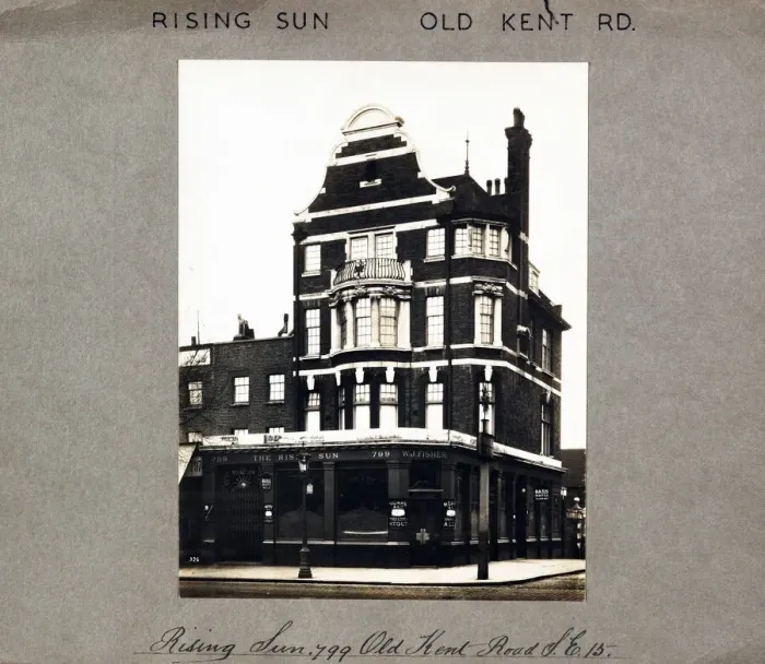 Framed Print : Photograph of Rising Sun PH, Old Kent Road, London Framed Print : Photograph of Rising Sun PH, Old Kent Road, London